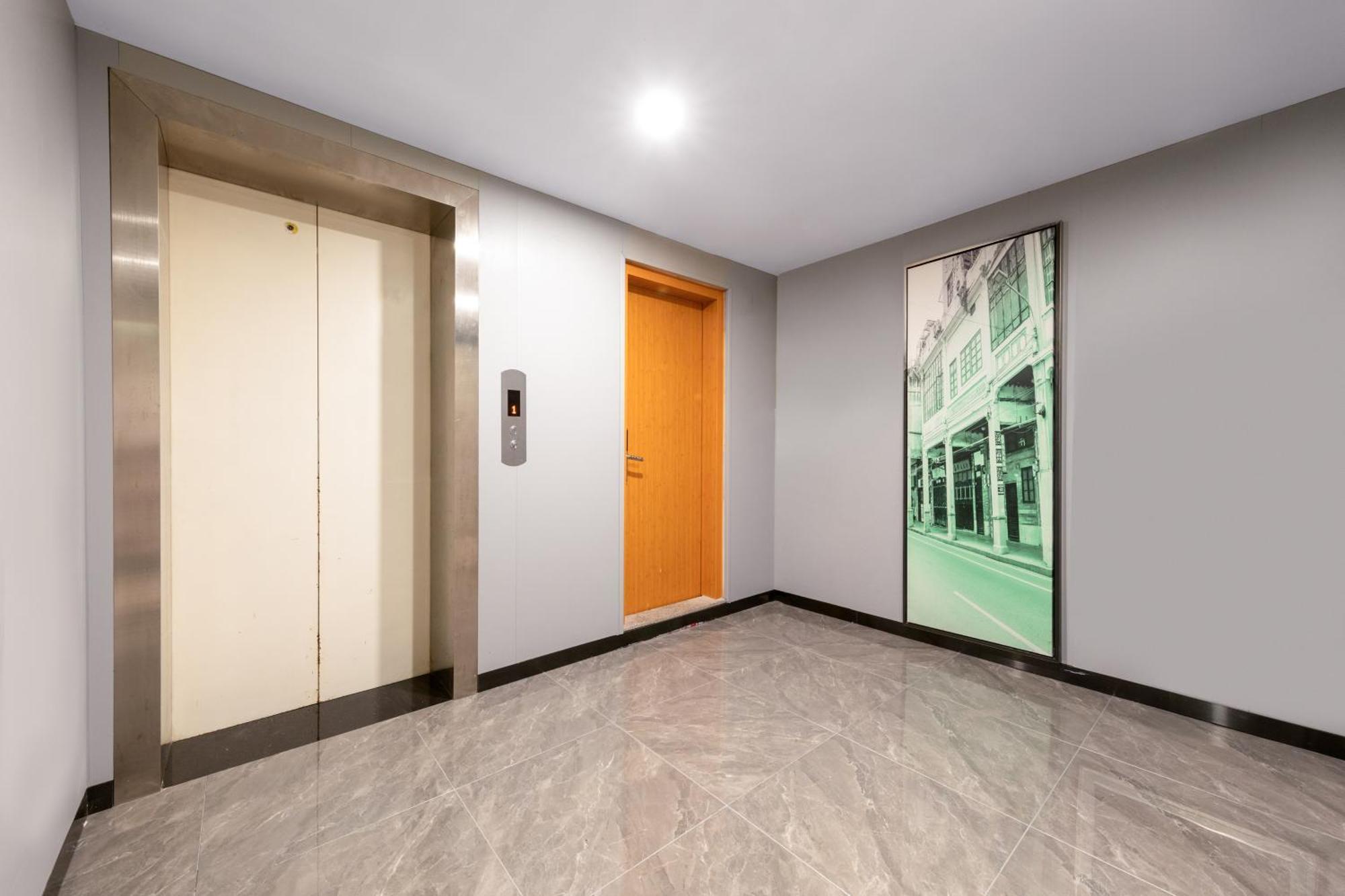Xana Lite Hotel - Guangzhou Fangcun Huadiwan Metro Station Экстерьер фото