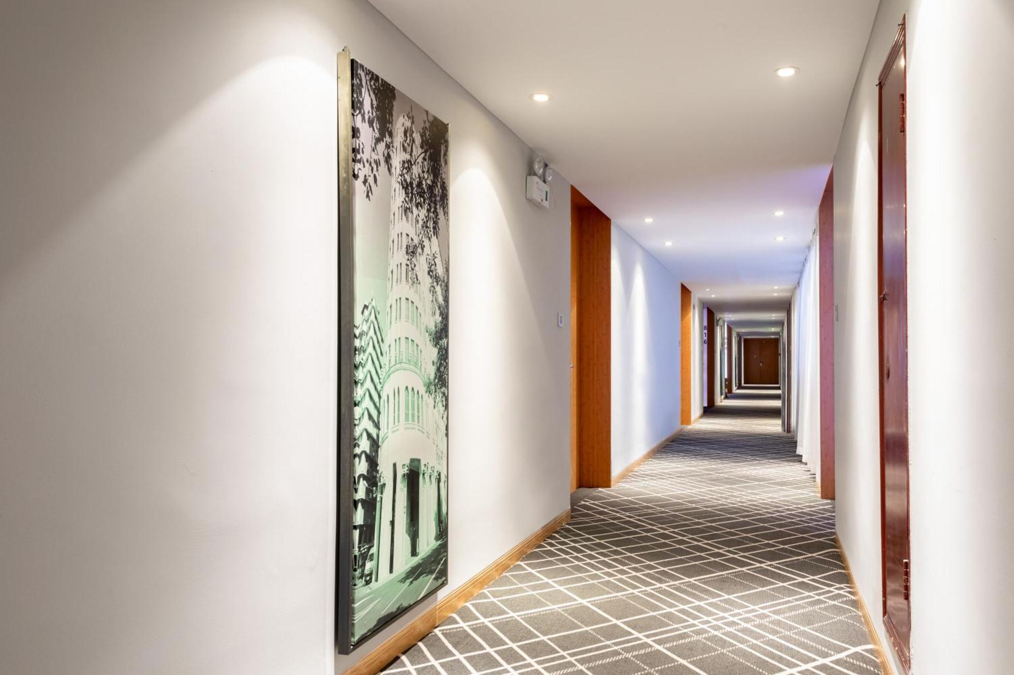 Xana Lite Hotel - Guangzhou Fangcun Huadiwan Metro Station Экстерьер фото