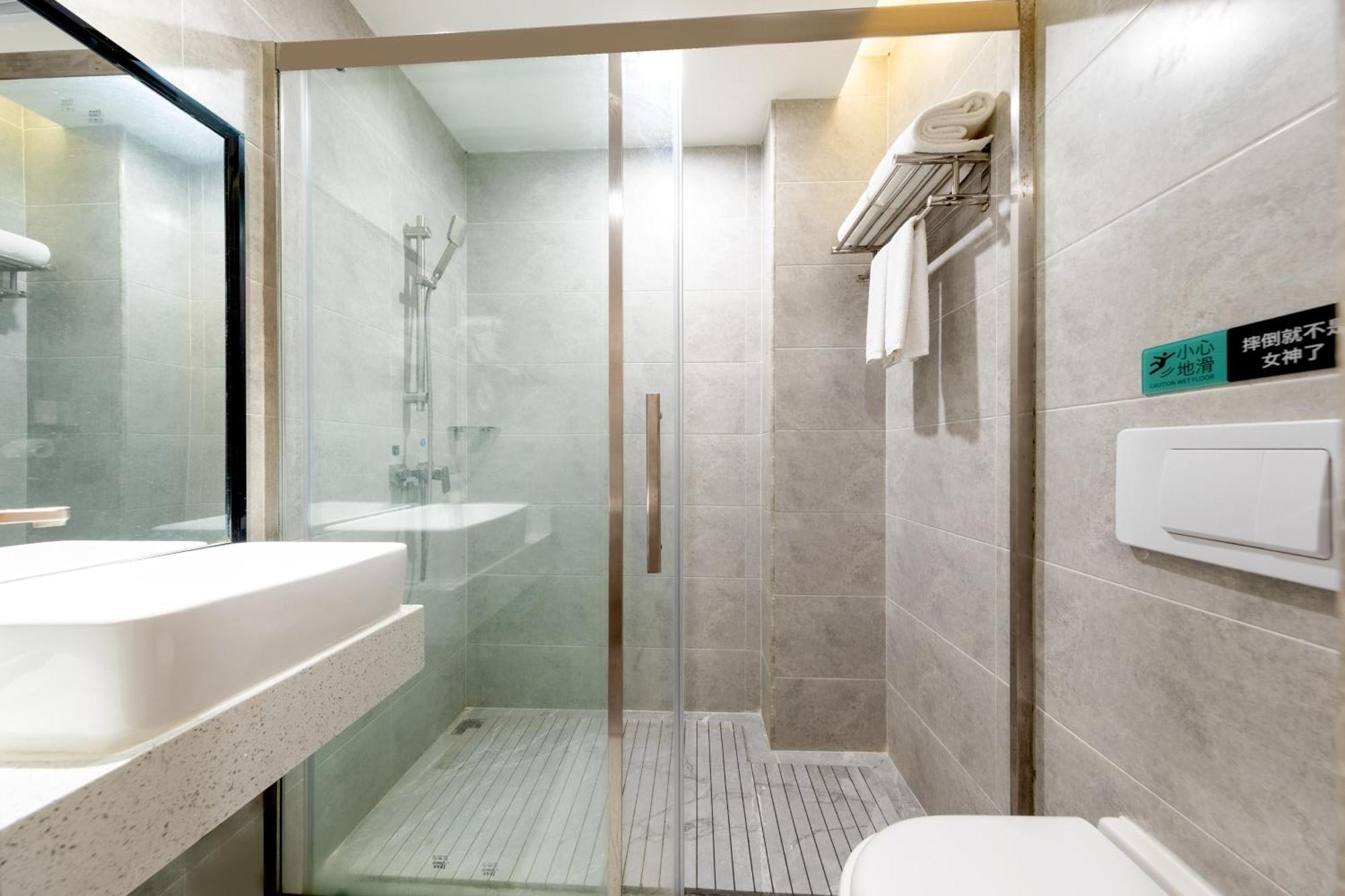 Xana Lite Hotel - Guangzhou Fangcun Huadiwan Metro Station Экстерьер фото