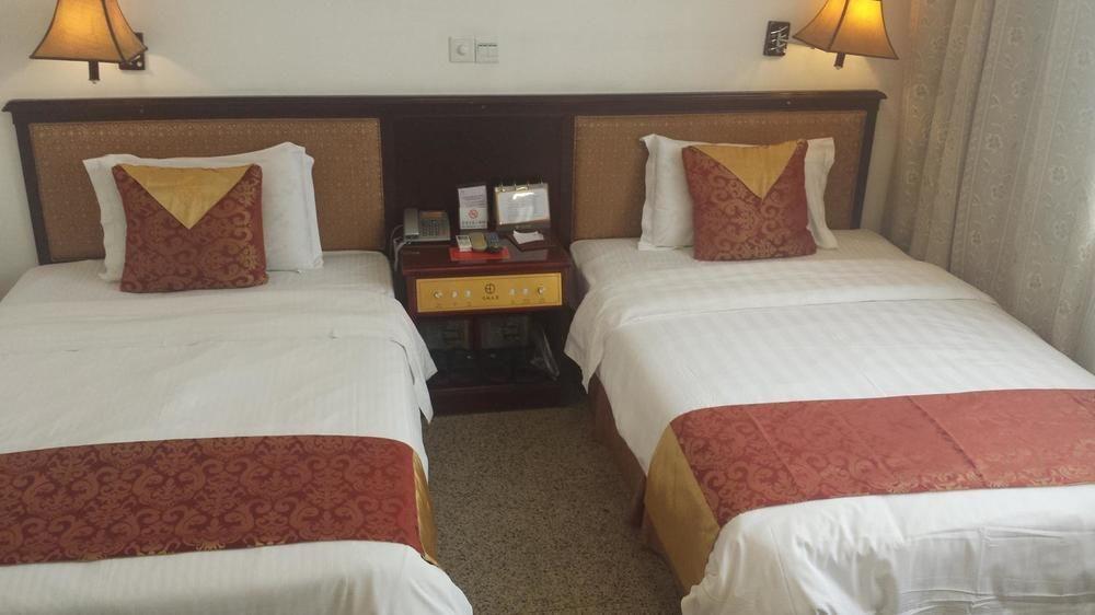Xana Lite Hotel - Guangzhou Fangcun Huadiwan Metro Station Экстерьер фото