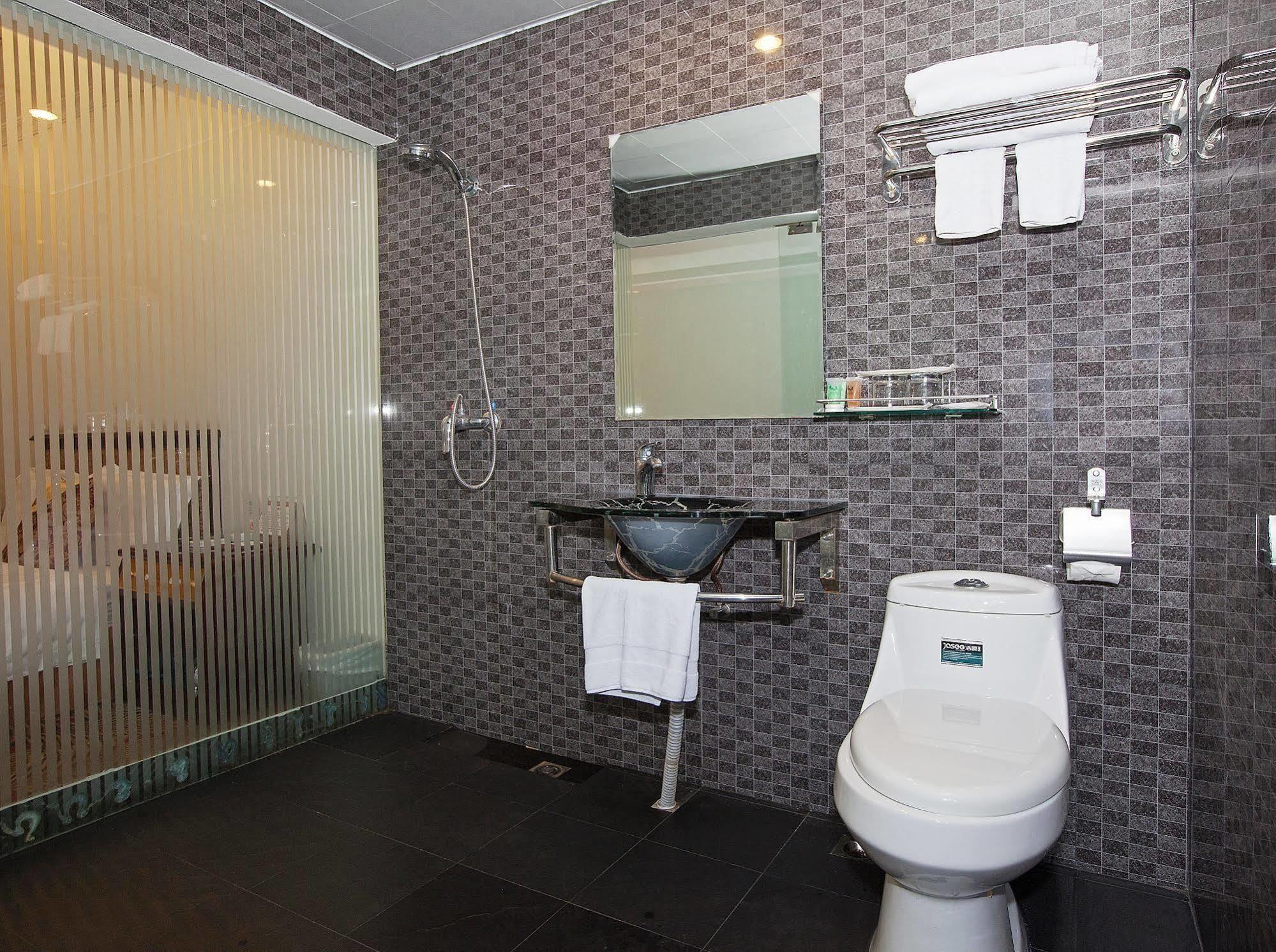 Xana Lite Hotel - Guangzhou Fangcun Huadiwan Metro Station Экстерьер фото